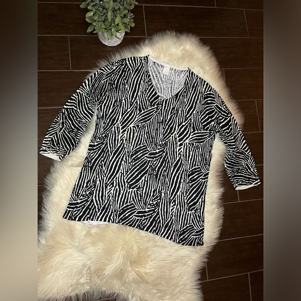 Jones New York animal print v neck 3/4 sleeved blouse sz XL